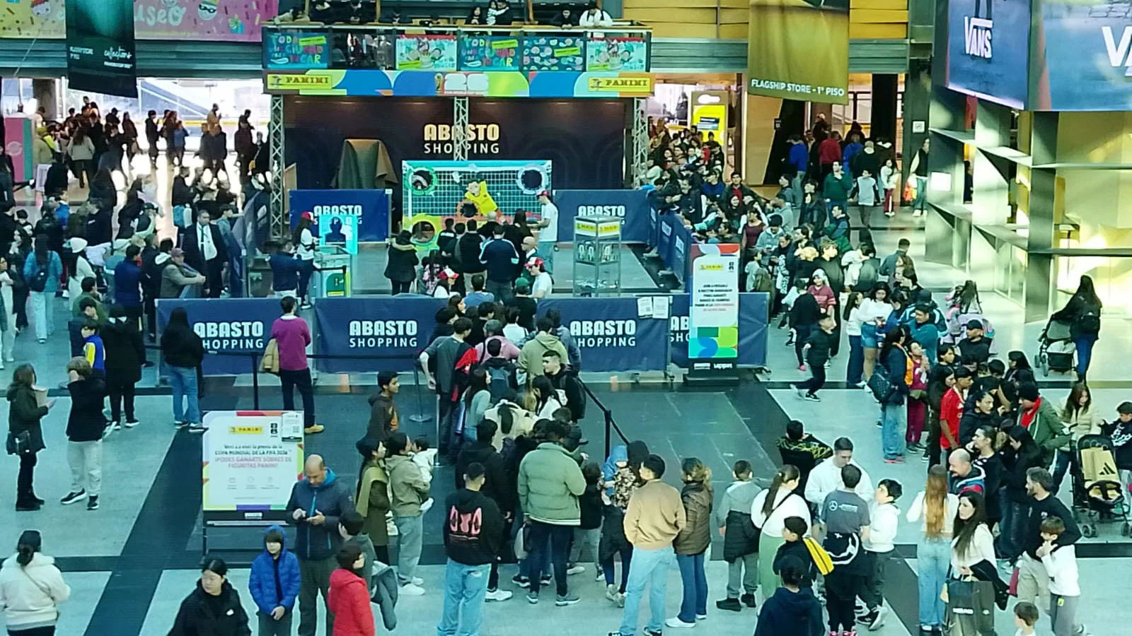 Panini y Fancity presentan los stands de figuritas del Mundial en shoppings de Buenos Aires